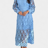 Vestido Midi Jovie con Encaje Bordado y Cuello Alto