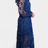 Vestido Midi Jovie con Encaje Bordado y Cuello Alto