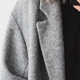 Abrigo Lora Classic Felisha con Corte Refinado y Estilo Atemporal